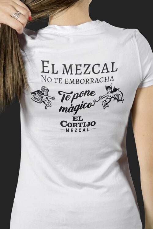 Playera "El Mezcal no te Emborracha"